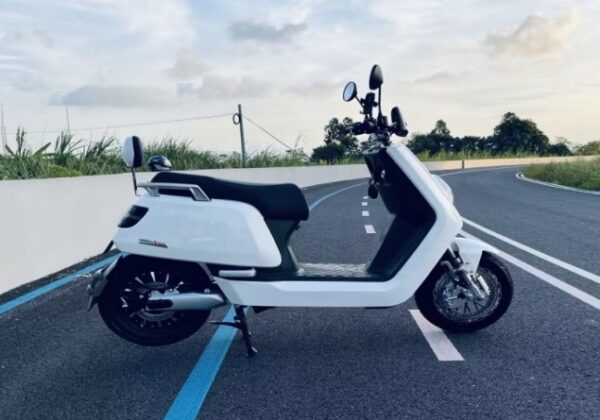 Retro Electric Scooter N9 - Image 3